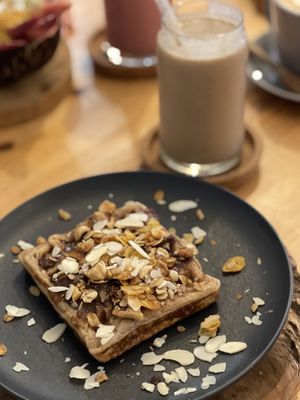 Gofre nutella casolana i smoothie xoco-nutty at Sama Sama Veggie in Salou