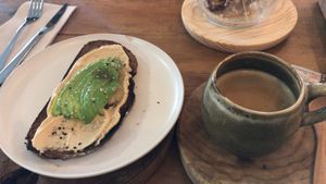 Cashew nut cheese toast and latte at Sama Sama Veggie in Salou