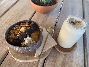 Oreo bowl and BPB smoothie 😋  at Sama Sama Veggie in Salou