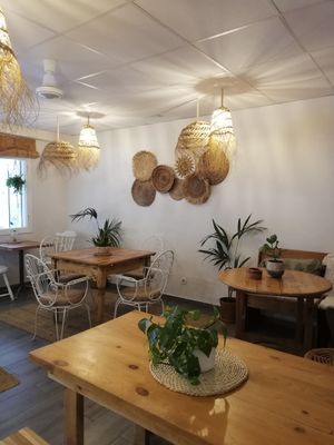 Interior del local at Sama Sama Veggie in Salou