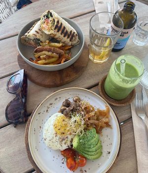Burrito, brunch and a smoothie at Sama Sama Veggie in Salou