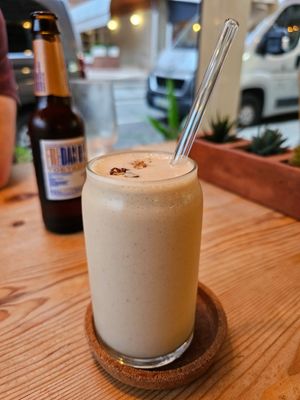 BPB (BANANA PEANUT BUTTER)
Banana, peanut butter, coconut yogurt and almond milk at Sama Sama Veggie in Salou