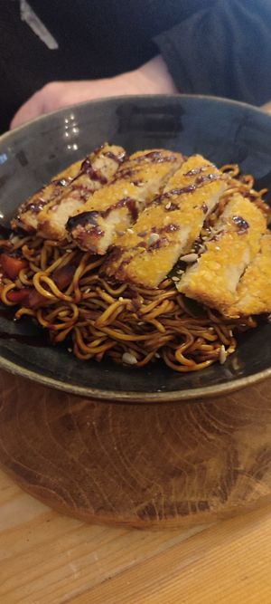 Yakisoba super sabrosa #Veganuary at Sama Sama Veggie in Salou