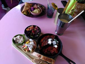 Roti, iced tea, mango lassi, shakshula at Little World Kitchen in Utrecht
