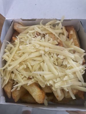 Fries with vegan cheese   at Handwich in Thessaloniki