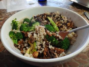Tofu Bowl: spicy, crumbled tofu over brown rice, broccoli 🥦, black beans and avocado 🥑 😋 at bee-ORGANIC in Great Neck