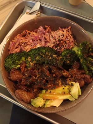Coleslaw and broccoli bowl at Copper Branch - Rue de Rennes in Paris