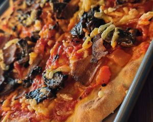 Pizza naan with bacon lavie at Copper Branch - Rue de Rennes in Paris