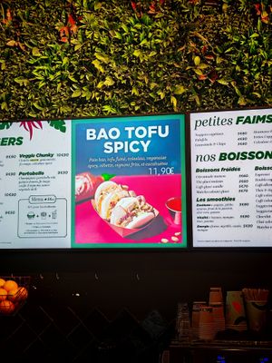 Bao bread, smoked tofu, coleslaw, spicy veganaise, spring onions, and peanuts at Copper Branch - Rue de Rennes in Paris