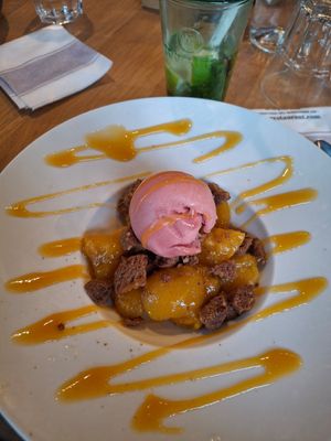 Dessert vegan abricot at Le Loft in Saint-marcel