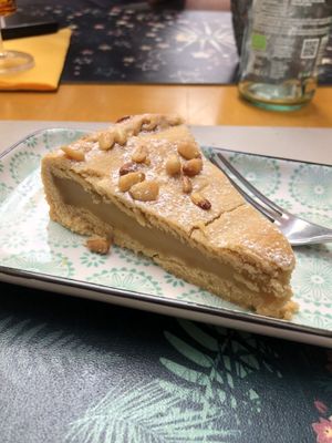 Torta della Nonna  at Amasia in Pietrasanta