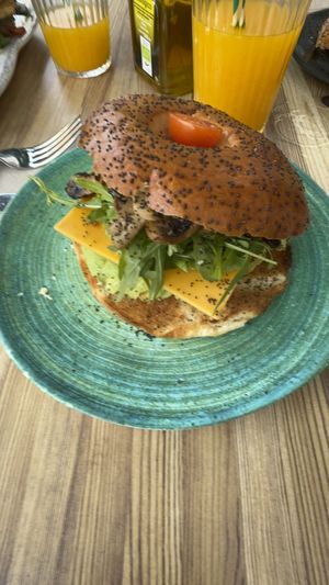Veggie bagel without honey sauce + vegan cheese (extra)  at La Mala Brunch in Sevilla