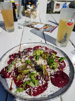 Rode bietencarpaccio at Breezze in Vierpolders