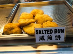 Salted bun at Tai Wah Cooked Food 大華美食 in Central Singapore