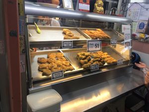 The days offerings  at Tai Wah Cooked Food 大華美食 in Central Singapore