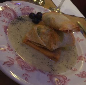 Brick pois-chiche, courge, poivrons et tofu fumé, polenta a la tomate sechée, sauce cacahuete at Les Amants du Marche in Pau