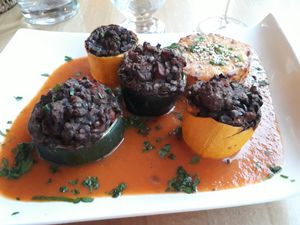 courgettes farcies au chili de lentilles at Les Amants du Marche in Pau