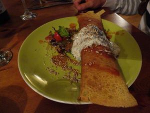 Pancake made ​​from chickpea flour with beans and millet at Les Amants du Marche in Pau
