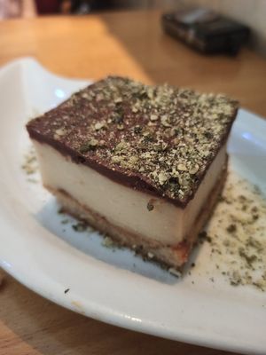 Carré poire chocolat at Les Amants du Marche in Pau