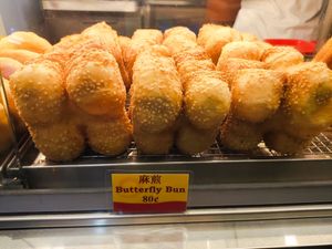 Butterfly bun at Delisnacks 德利食 - Chinatown Complex in Central Singapore