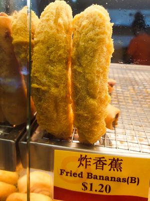 Banana fritter at Delisnacks 德利食 - Chinatown Complex in Central Singapore
