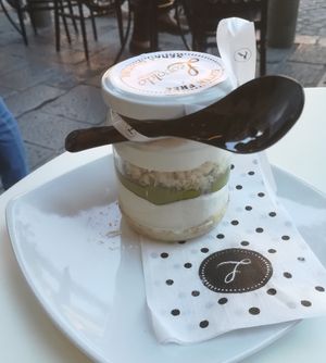 Torta al Pistacchio in Vetro at Leopoldo Cafebar in Naples