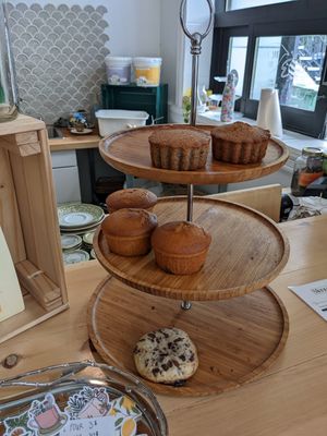 Pâtisseries d'une entreprise du quartier (Madeleine) at Café des Habitudes in Montreal