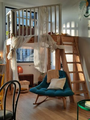  at Café des Habitudes in Montreal