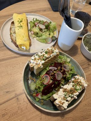 Omelette and tofu sandwich   at Br00m44 in Zagreb