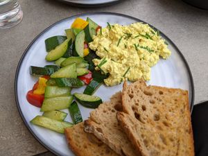 Scrambled tofu with vegetables and bread at KLYO - Alte Münze in Graz