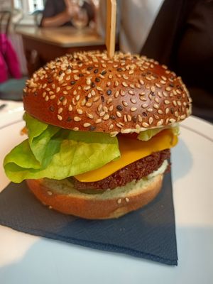 Knolselderij burger at De Eendracht in Weesp