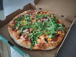 Pizza Primavera Vegana at Trenta Pizza in Bucharest