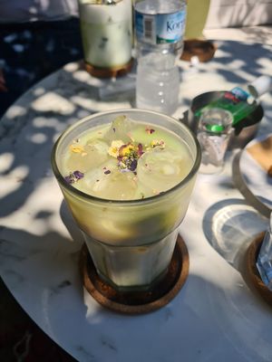 Matchalatte mit Sojamilch at Lovemade in Kos