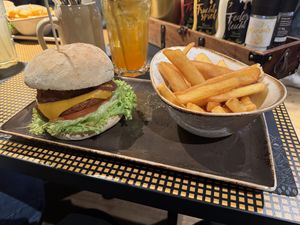 Hüttenzauber Burger with fries.  at Peter Pane in Greifswald