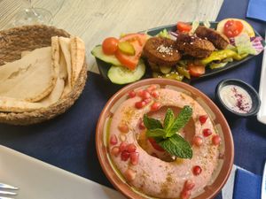 Kann man definitiv hingehen, aber da es generell viel gutes Essen in der Gegend gibt kein 2tes Mal. at Restaurante Damasco in Cordoba