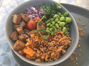 Maria power bowl : rice base, tempeh, butternut, edamame, red onion, fried onion at Maria Food Hub in Lisbon
