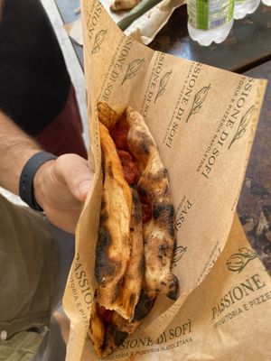 Marinara a portafoglio  at Passione di Sofì in Naples