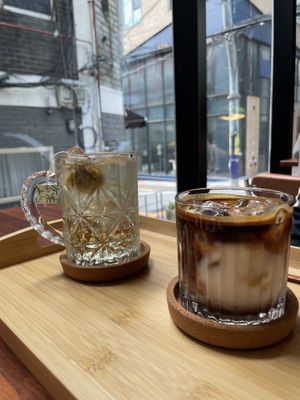 iced almond latte and iced chamomile tea at Coffee Doga Heritage - Ehwa branch 커피도가 헤리티지 이화점 in Seoul