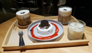 Two lattes, cake and free sample of Provamel "banana milk" at Coffee Doga Heritage - Ehwa branch 커피도가 헤리티지 이화점 in Seoul