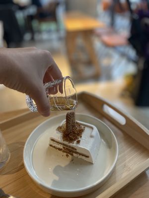 Lotus cake  at Coffee Doga Heritage - Ehwa branch 커피도가 헤리티지 이화점 in Seoul