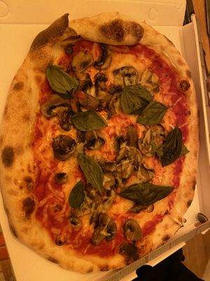 Pizza Funghi vegan  at Bottega No. 13 in Neustift Im Stubaital