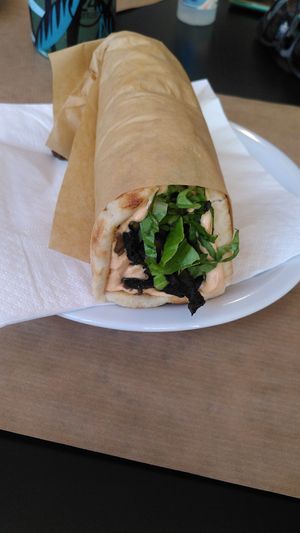 Vegan souvlaki with mushrooms and tempeh at Demetra in Chalkis