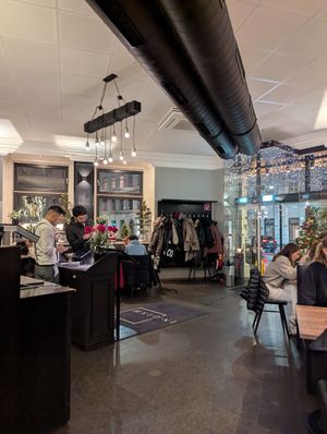  at Restaurant In-Dish in Vienna