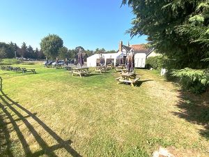 Spacious garden at The Farmers Arms in Lower Apperley