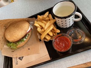 Chili Burger Combo at Swing Kitchen - Universitätsring in Vienna