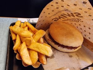 Burger with fries (ordered as "plain") at Swing Kitchen - Universitätsring in Vienna
