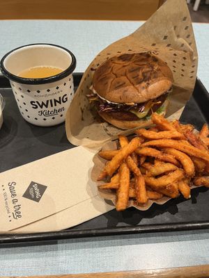 Cheeseburger and sweet potato fries  at Swing Kitchen - Universitätsring in Vienna