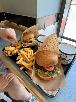 Pink burger & swing burger   at Swing Kitchen - Universitätsring in Vienna