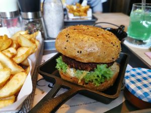 Vegan fish burger with fries. at Wirtshaus im Tutzinger Hof in Starnberg