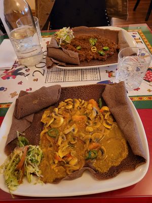 Yetsom firfir (in the back), Ingudai tibs (front) at Savanna Restaurant in Bergen